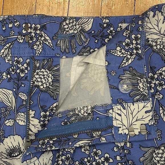 Brand New, Blue, Gap "City" Shorts w/ White Flowers. Classic and statement! NWT - Picture 6 of 9